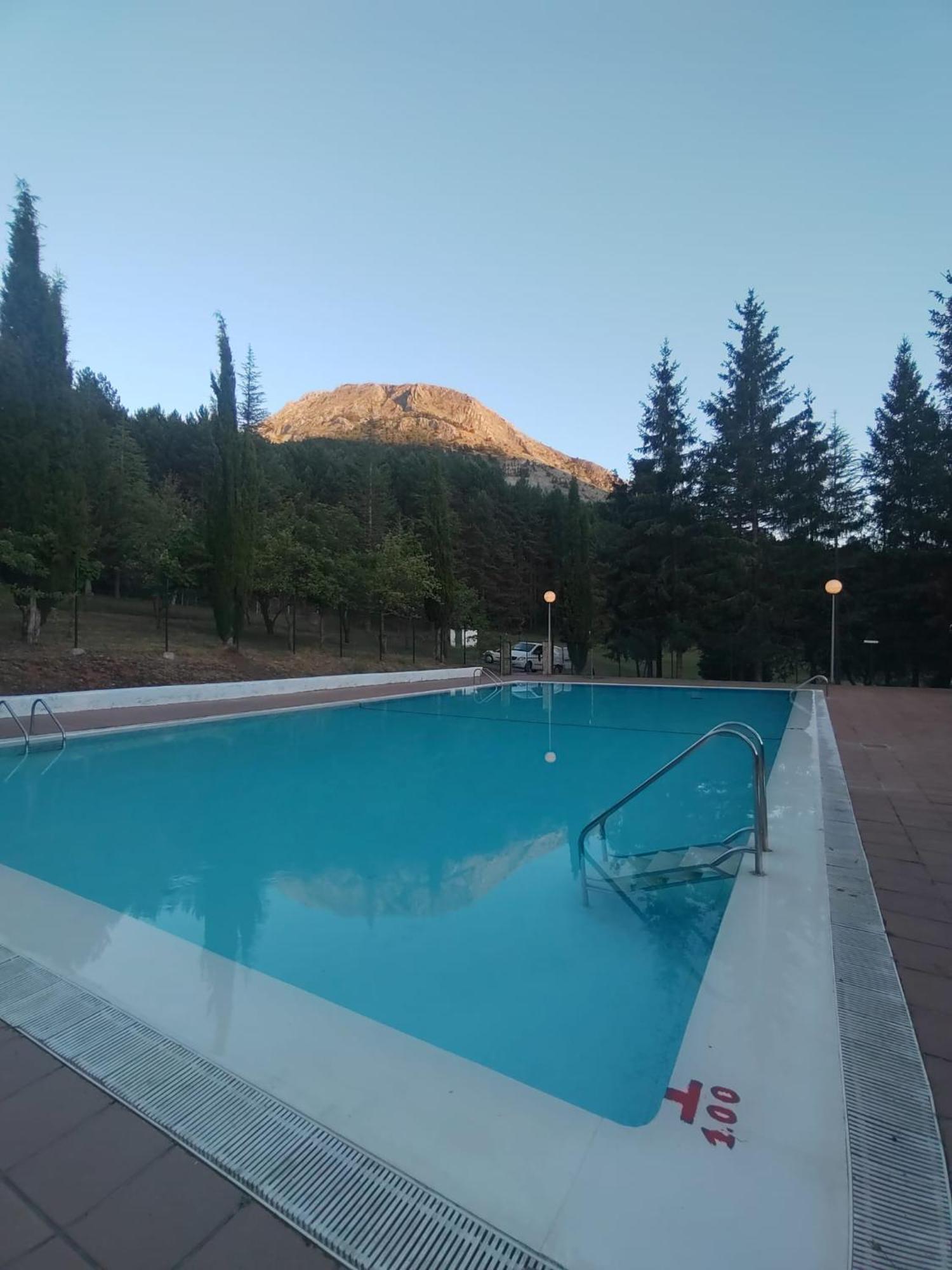 Kyomu Resort Hostel Velilla del Rio Carrion Bagian luar foto