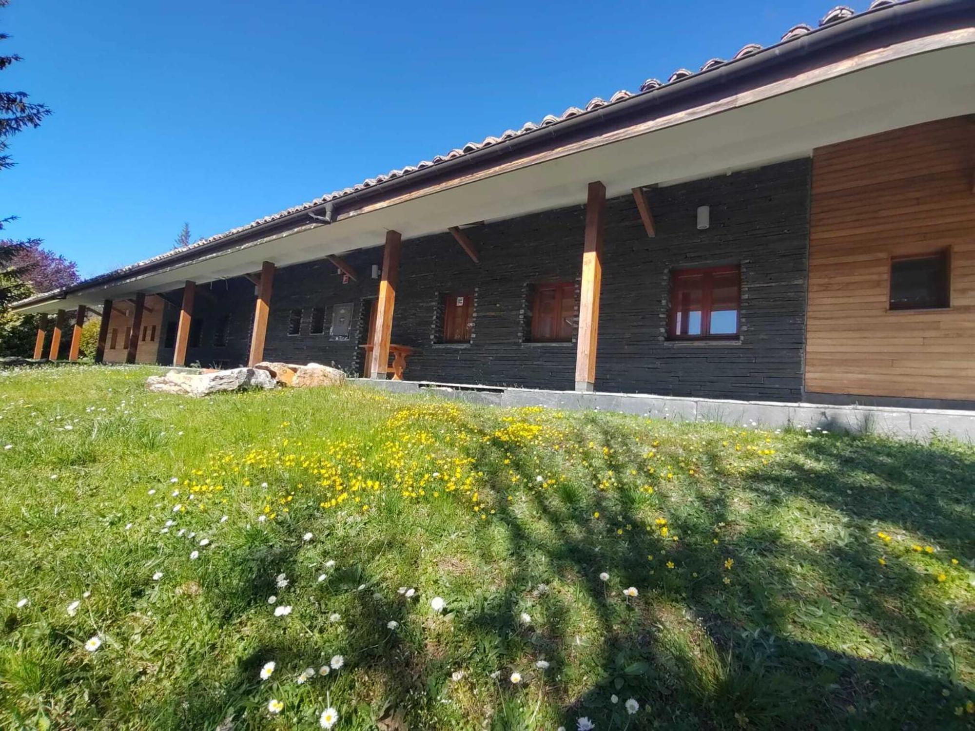 Kyomu Resort Hostel Velilla del Rio Carrion Bagian luar foto